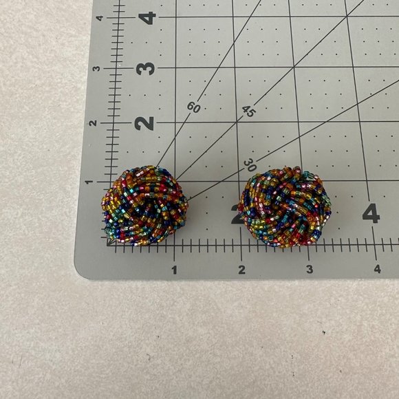 Vintage gold tone multicolor rainbow seed beads beaded woven clip on earrings - Picture 5 of 5